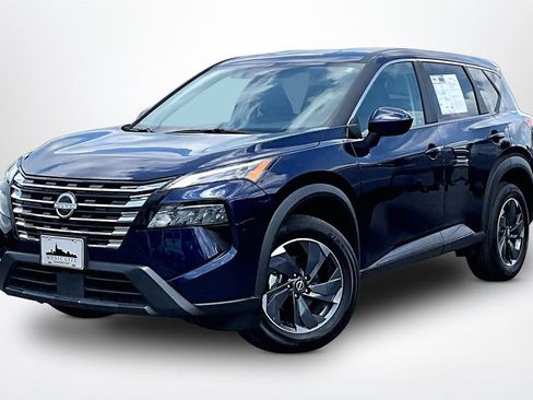 Used 2025 Nissan Rogue SV FWD image 3