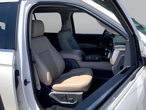 Certified 2023 Ford Expedition XLT AWD/4WD image 9