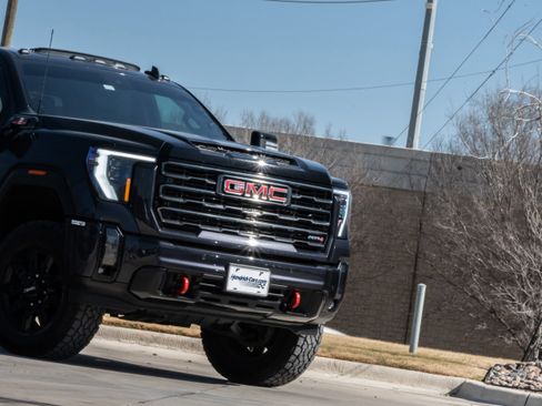 Used 2024 GMC Sierra 2500 AT4 w/ AT4 Premium Plus Package image 5