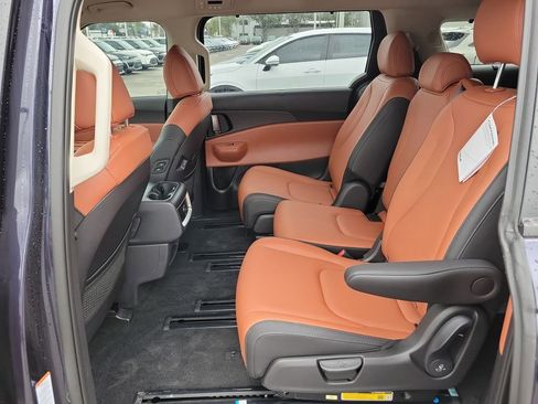 New 2026 Kia Carnival EX FWD image 16