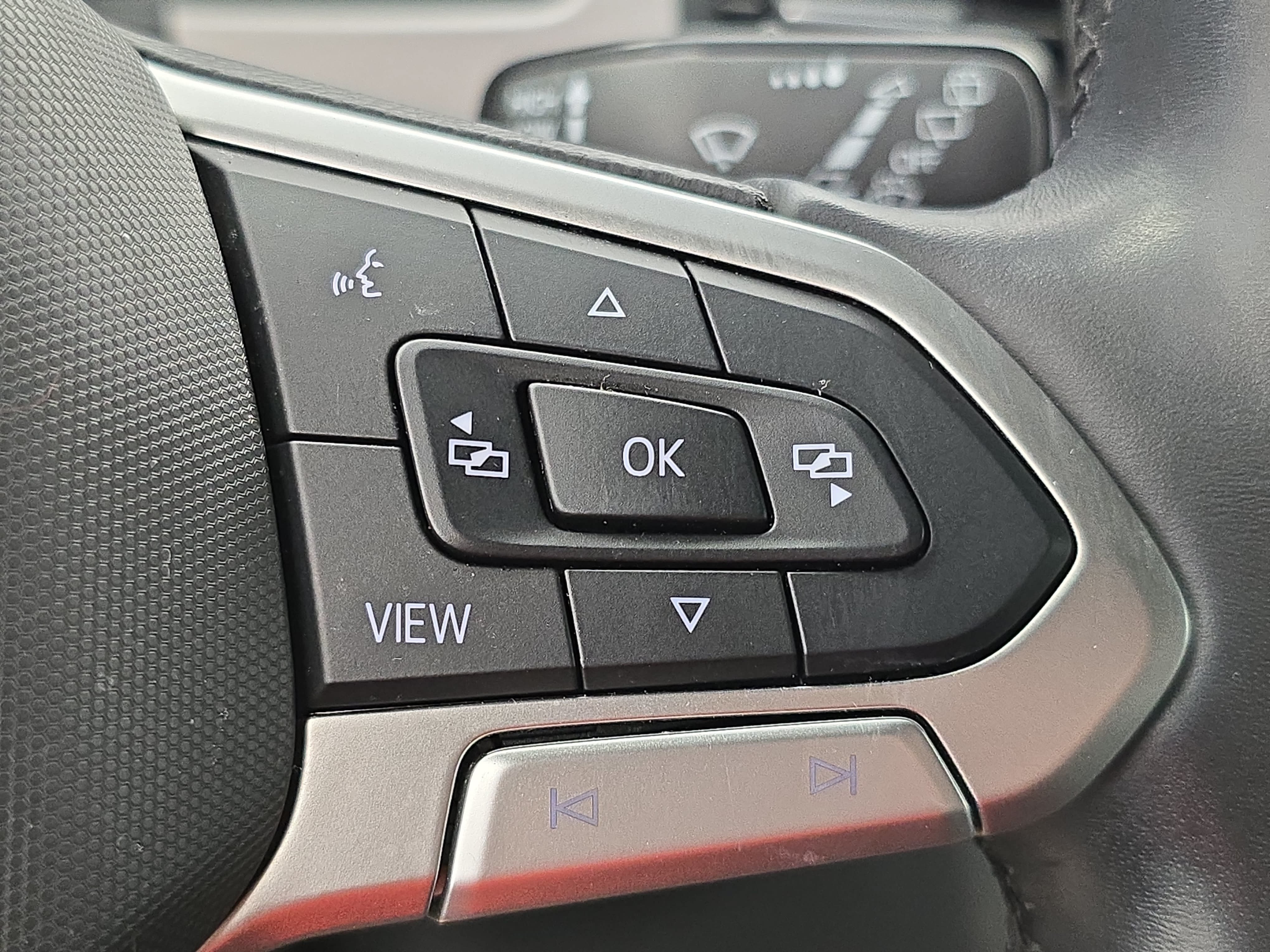 Used 2020 Volkswagen Atlas Cross Sport SE w/ Panoramic Sunroof Package FWD image 18