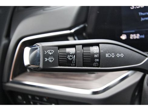 Used 2025 Chevrolet Suburban Z71 AWD/4WD image 15