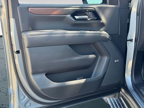 New 2026 GMC Yukon Denali w/ Sun & Power Step Package AWD/4WD image 13