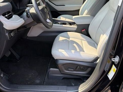Used 2026 Ford Explorer Active w/ Active Comfort Package RWD image 14