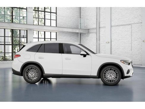 Certified 2025 Mercedes-Benz GLC 300 image 28