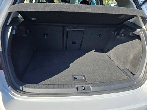 Used 2018 Volkswagen e-Golf SE w/ DC Fast Charging Package image 17