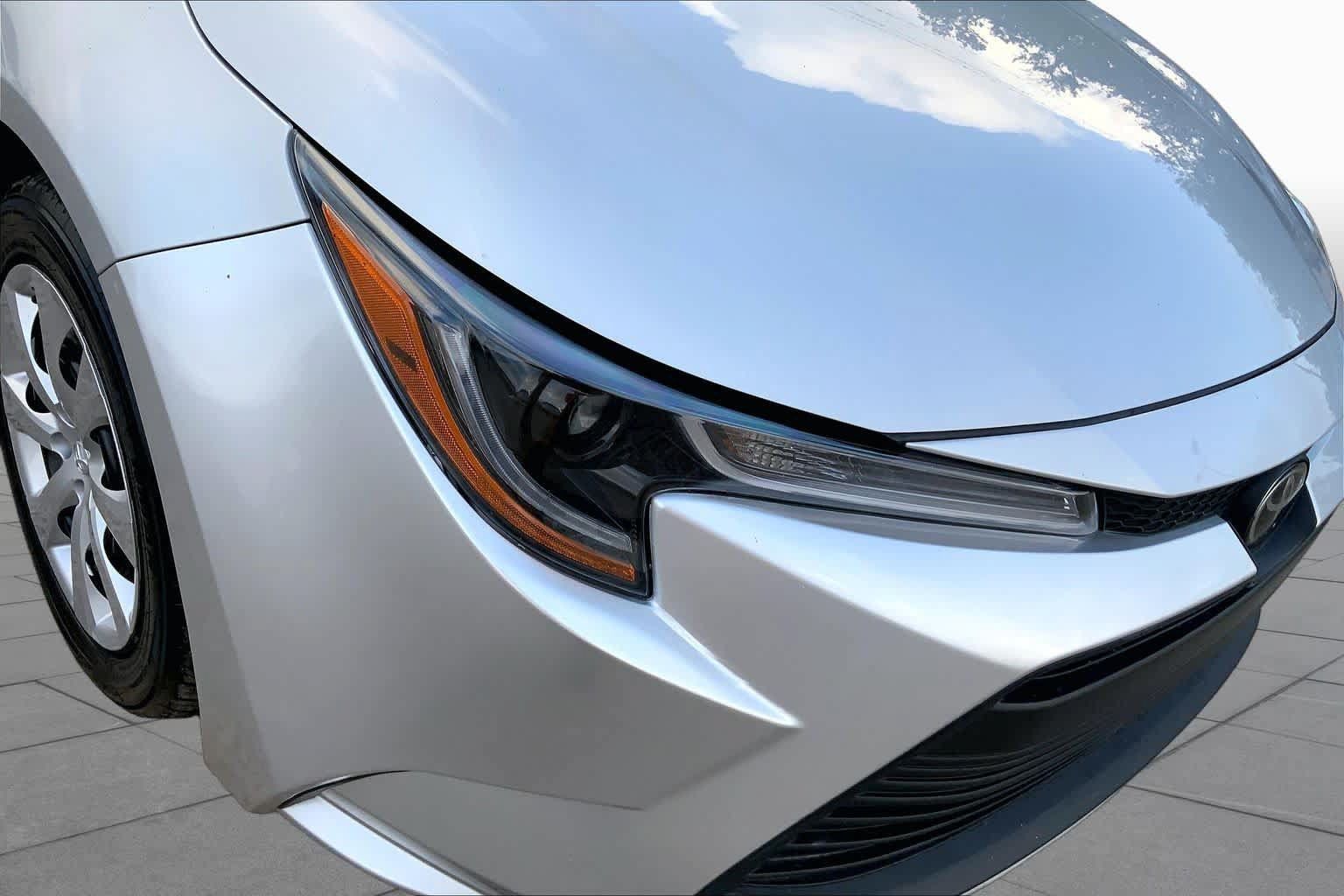Used 2025 Toyota Corolla LE FWD image 27