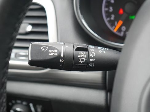 Used 2019 Jeep Grand Cherokee Altitude AWD/4WD image 16
