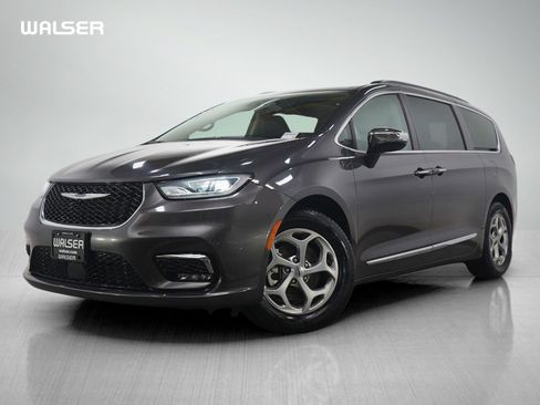 Used 2023 Chrysler Pacifica Limited image 1