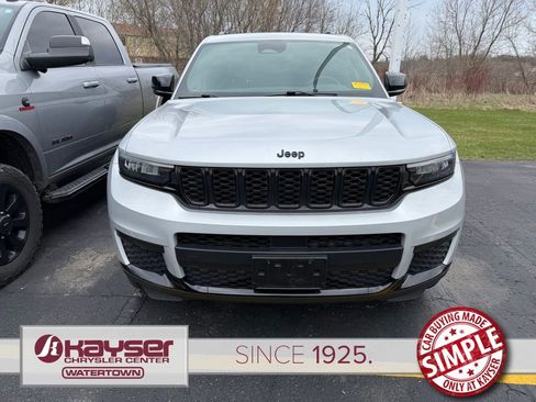 Used 2023 Jeep Grand Cherokee L Laredo image 2