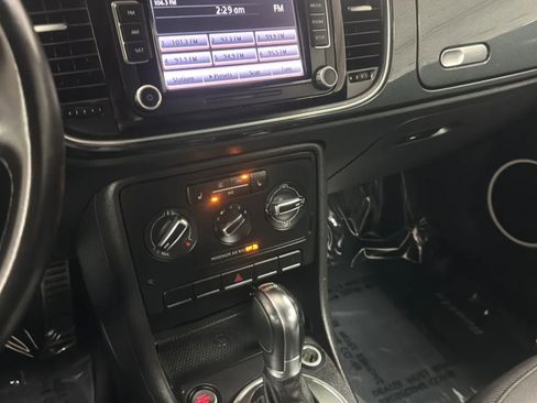 Used 2013 Volkswagen Beetle 2.0T FWD image 15
