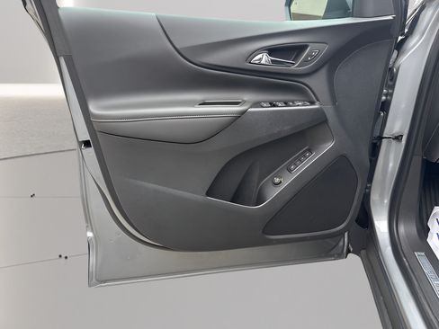 Used 2023 Chevrolet Equinox Premier AWD/4WD image 18