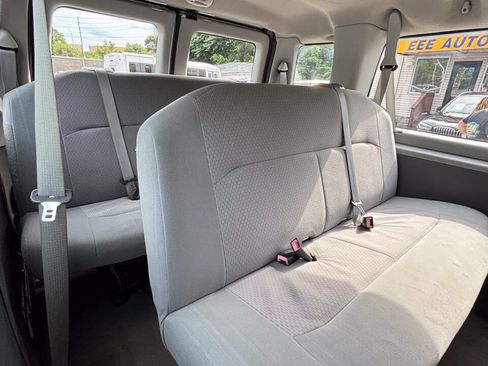 Used 2009 Ford E-350 and Econoline 350 XL RWD image 20