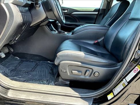 Used 2019 Toyota Highlander XLE AWD/4WD image 43