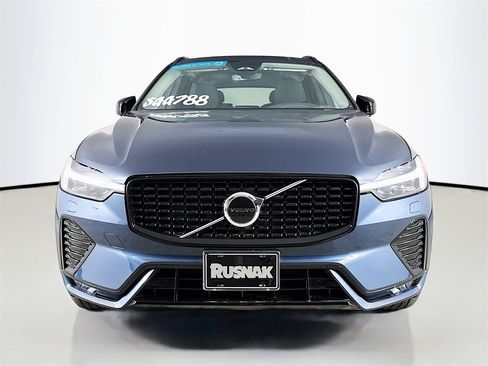 Used 2025 Volvo XC60 B5 Core w/ Climate Package PRO image 2