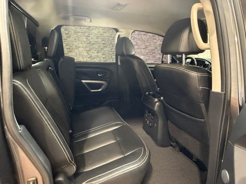 Used 2019 Nissan Titan PRO-4X w/ Pro-4x Convenience Package AWD/4WD image 12