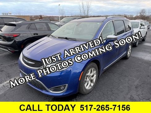 Used 2019 Chrysler Pacifica Limited image 1
