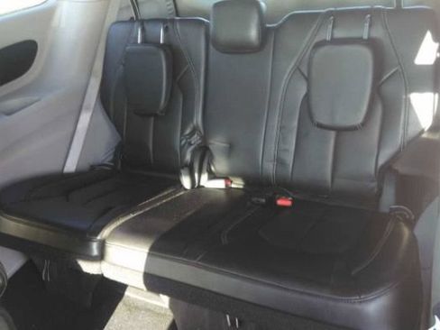 Used 2024 Chrysler Pacifica Limited FWD image 12