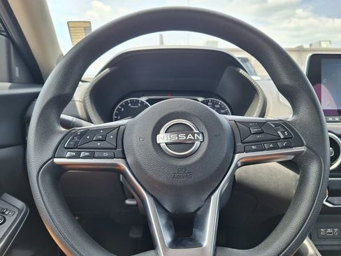 Used 2025 Nissan Sentra SV FWD image 17