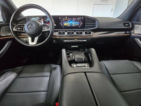 Used 2022 Mercedes-Benz GLS 450 4MATIC image 9