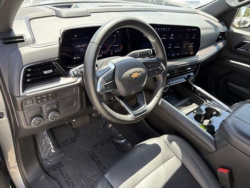 Used 2025 Chevrolet Tahoe LT RWD image 9