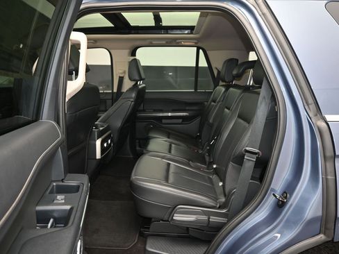 Used 2022 Ford Expedition XLT image 15