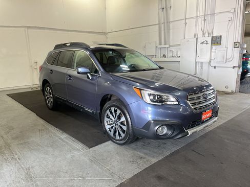 Used 2017 Subaru Outback 2.5i Limited AWD/4WD image 3
