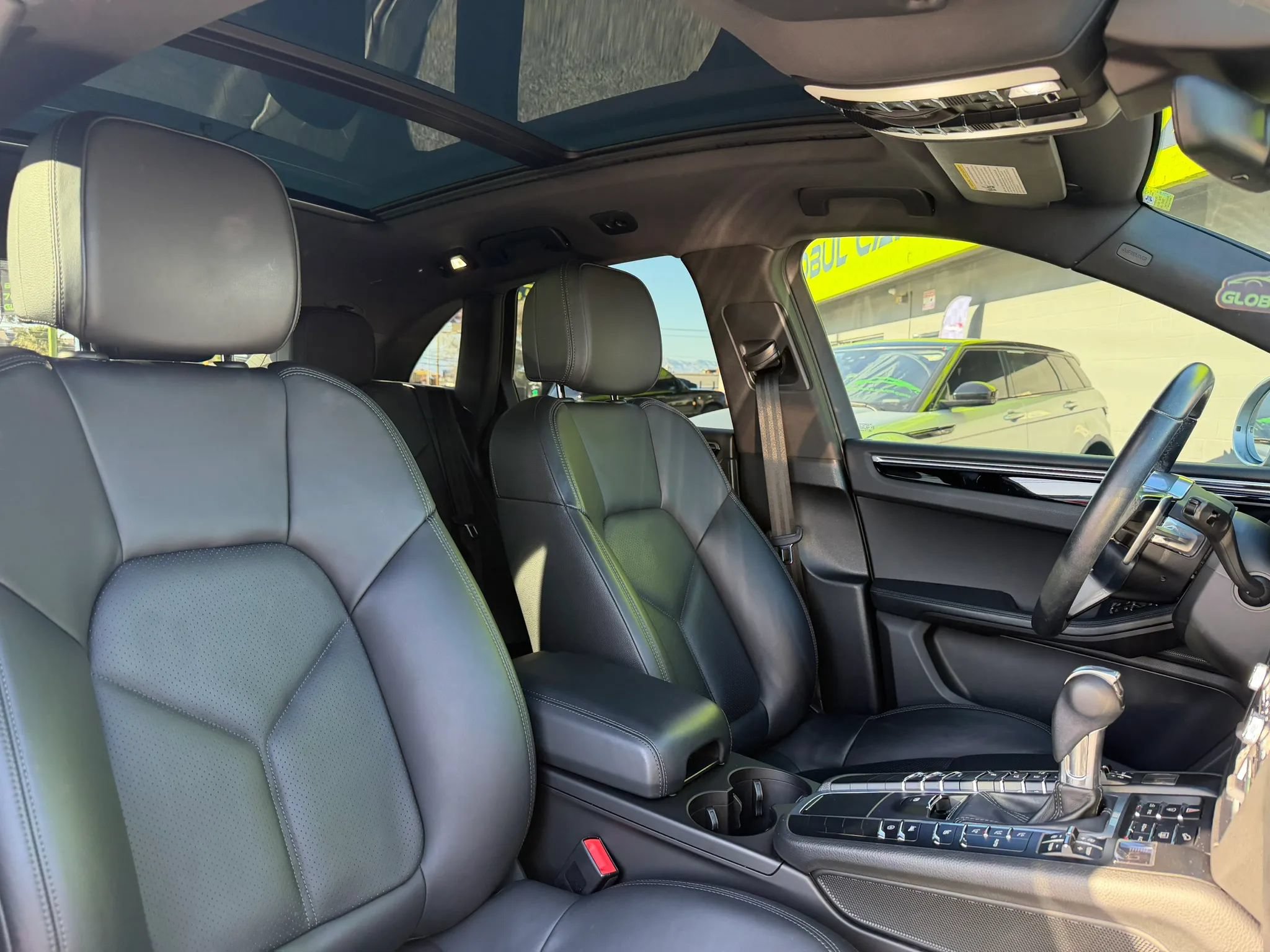 Used 2021 Porsche Macan AWD/4WD image 18