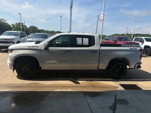 Used 2023 Chevrolet Silverado 1500 Custom AWD/4WD image 2