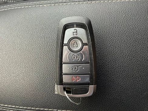 Certified 2020 Ford Escape Titanium AWD/4WD image 27