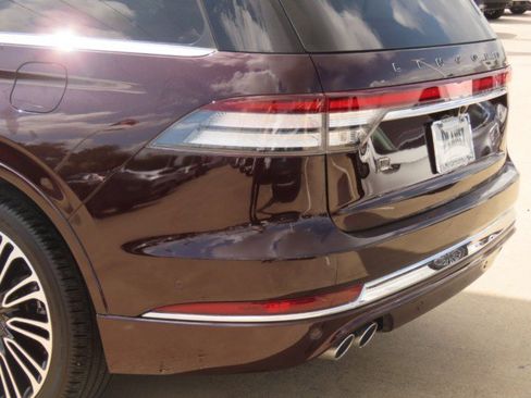 Certified 2023 Lincoln Aviator Black Label AWD/4WD image 14