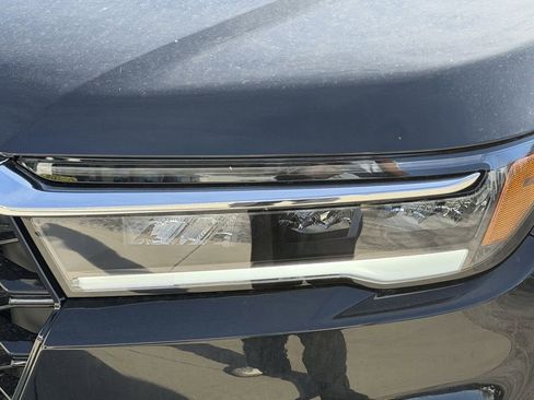 New 2025 Honda Pilot Touring image 7