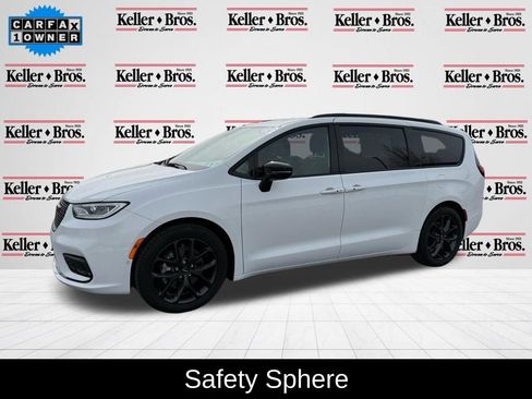 Used 2024 Chrysler Pacifica Limited w/ S Appearance Package image 3