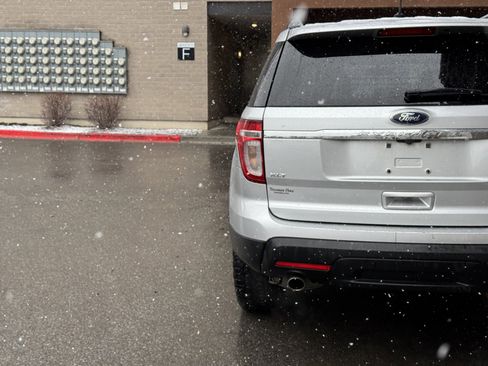 Used 2015 Ford Explorer XLT w/ Equipment Group 202B image 5