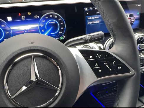 Used 2025 Mercedes-Benz EQB 250+ image 45