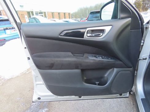 Used 2016 Nissan Pathfinder SV image 15