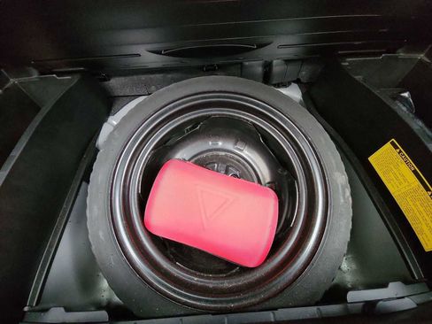 Used 2011 Toyota Yaris image 23