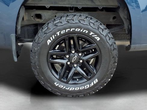 Used 2020 Chevrolet Silverado 1500 Custom Trail Boss w/ LPO, Dark Essentials Package AWD/4WD image 3