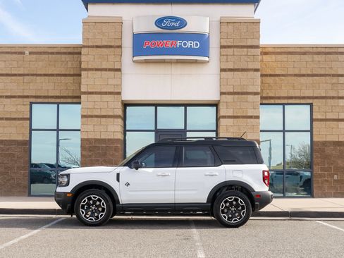 New 2025 Ford Bronco Sport Outer Banks w/ Outer Banks Tech Package+ AWD/4WD image 9
