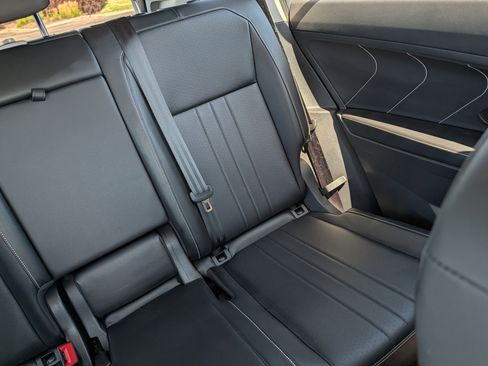Used 2022 Volkswagen Tiguan SE AWD/4WD image 14