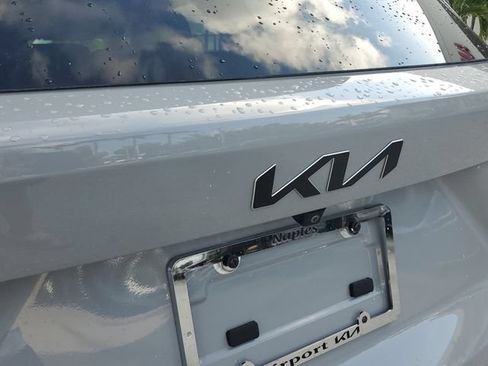 Certified 2024 Kia Sorento S w/ Panoramic Sunroof Package FWD image 7