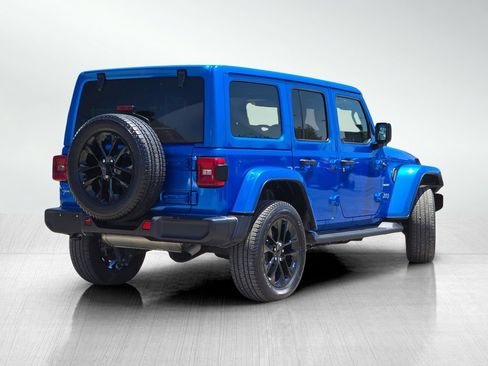 Used 2021 Jeep Wrangler Unlimited Sahara w/ Cold Weather Group AWD/4WD image 5