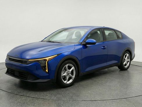 Used 2025 Kia K4 FWD image 3