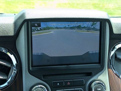 Used 2014 Ford F250 Lariat w/ Lariat Interior Package AWD/4WD image 19