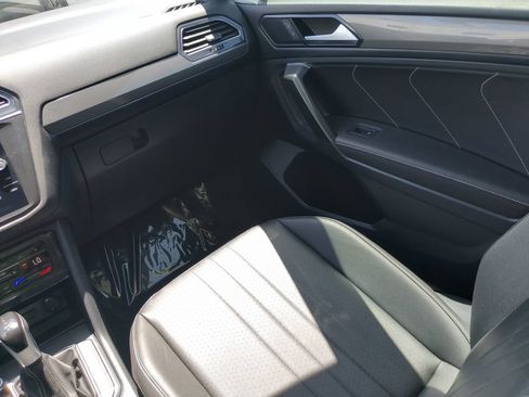 Certified 2023 Volkswagen Tiguan SE FWD image 15