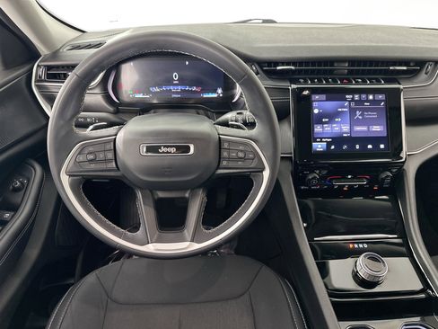 Used 2023 Jeep Grand Cherokee Laredo image 20