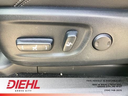 Used 2022 Toyota 4Runner SR5 Premium w/ Moonroof Package AWD/4WD image 18