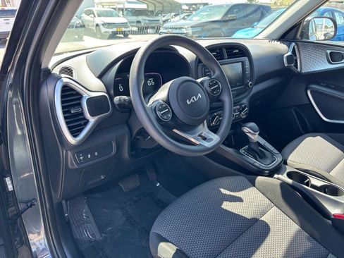Used 2025 Kia Soul LX w/ LX Technology Package FWD image 33