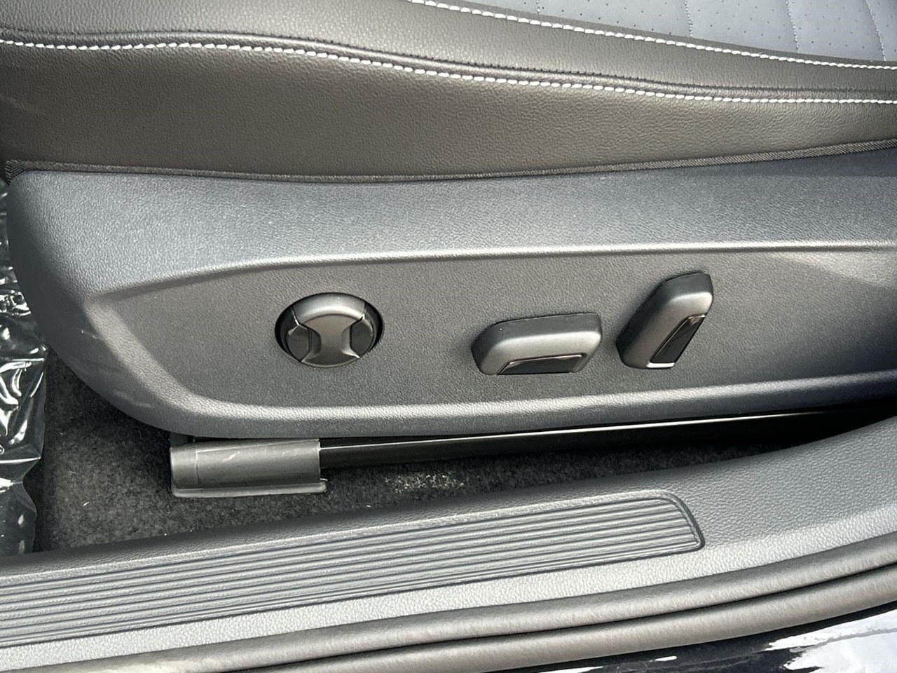 New 2027 Volkswagen Jetta SE FWD image 16