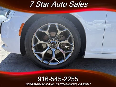 Used 2017 Chrysler 300 C image 21
